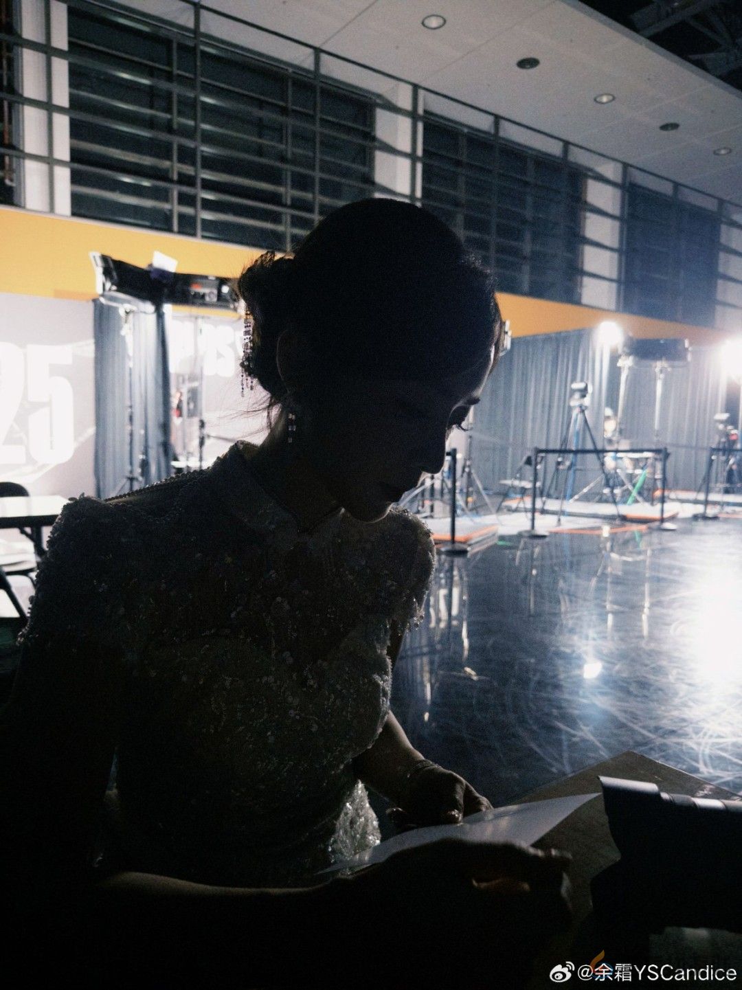 《英雄联盟》美女主持人晒选手合照 深情告别S15(图6)